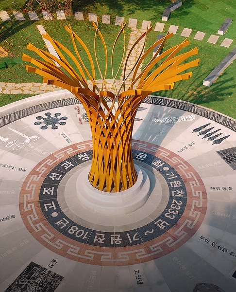 <p style="font-weight: 700; line-height: 130%; /* 2.275rem */ letter-spacing: -0.0875rem;">조형물 / 조경시설물</p>