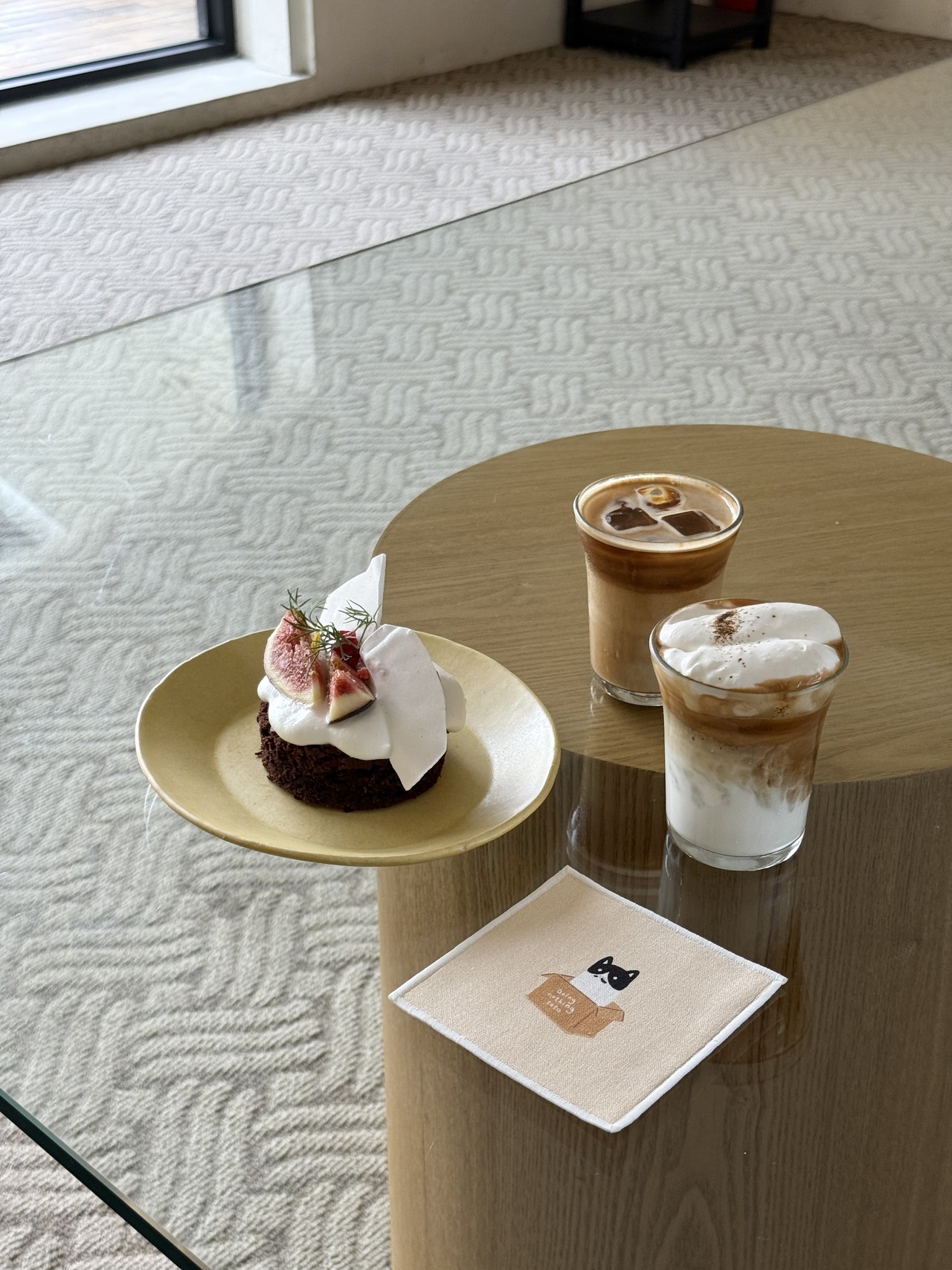 <p style="line-height: 1.4;"><b>사진찍고 싶어지는 테이블</b><br>토토 티코스터</p>