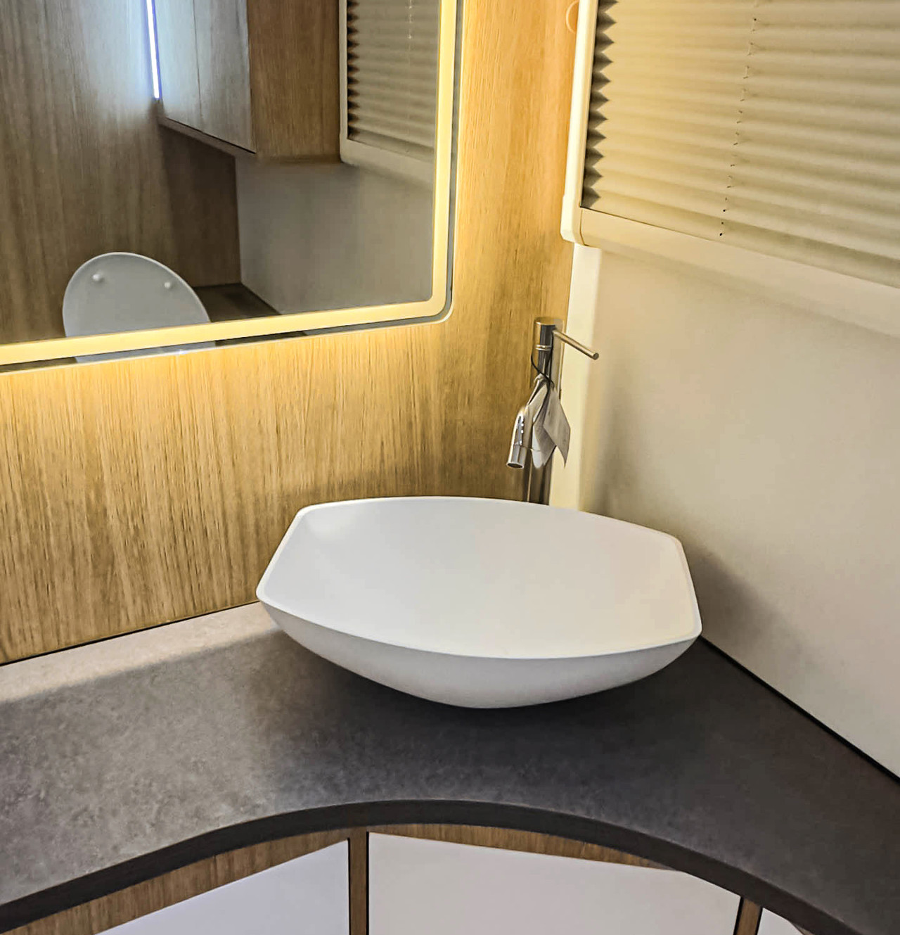 소음이 적으며 물의 온도와 흐름을 일정하게 해줍니다. 야간사용에 편안하며, 전력소모도 적어 최적의 솔루션을 제공합니다.