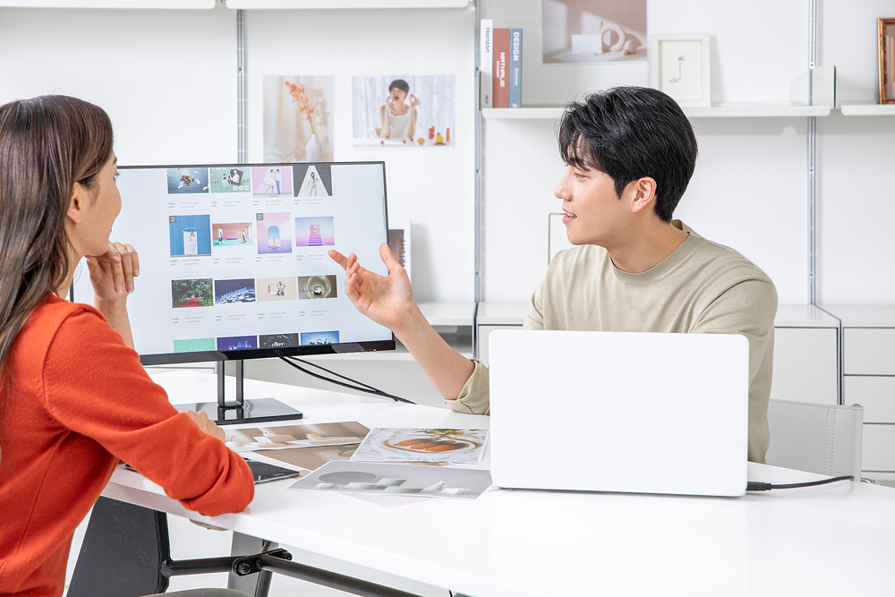 <div class="why">   <div class=""eng-title">MONITORING.</div>   <div class="title">실시간 모니터링 & 방송 보호</div>   <p class="text">라이브를 실시간으로 점검하고 안정적인 방송 환경을 보장합니다. 문제 발생 시 즉각 대응합니다.</p>   <ul class="bullets">     <li>방송 중 실시간 모니터링 지원</li>     <li>불법 콘텐츠·악성 채팅 즉시 차단</li>     <li>24시간 방송 보호 시스템 운영</li>   </ul> </div>