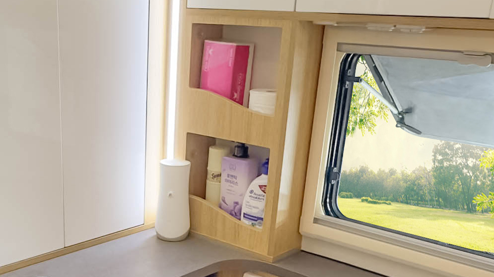 세심한 부분까지 고려하여 설계되어 각 공간마다 용도에 맞는 수납공간을 제공합니다.