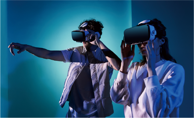 vr기기를 쓰고 있는 두 사람