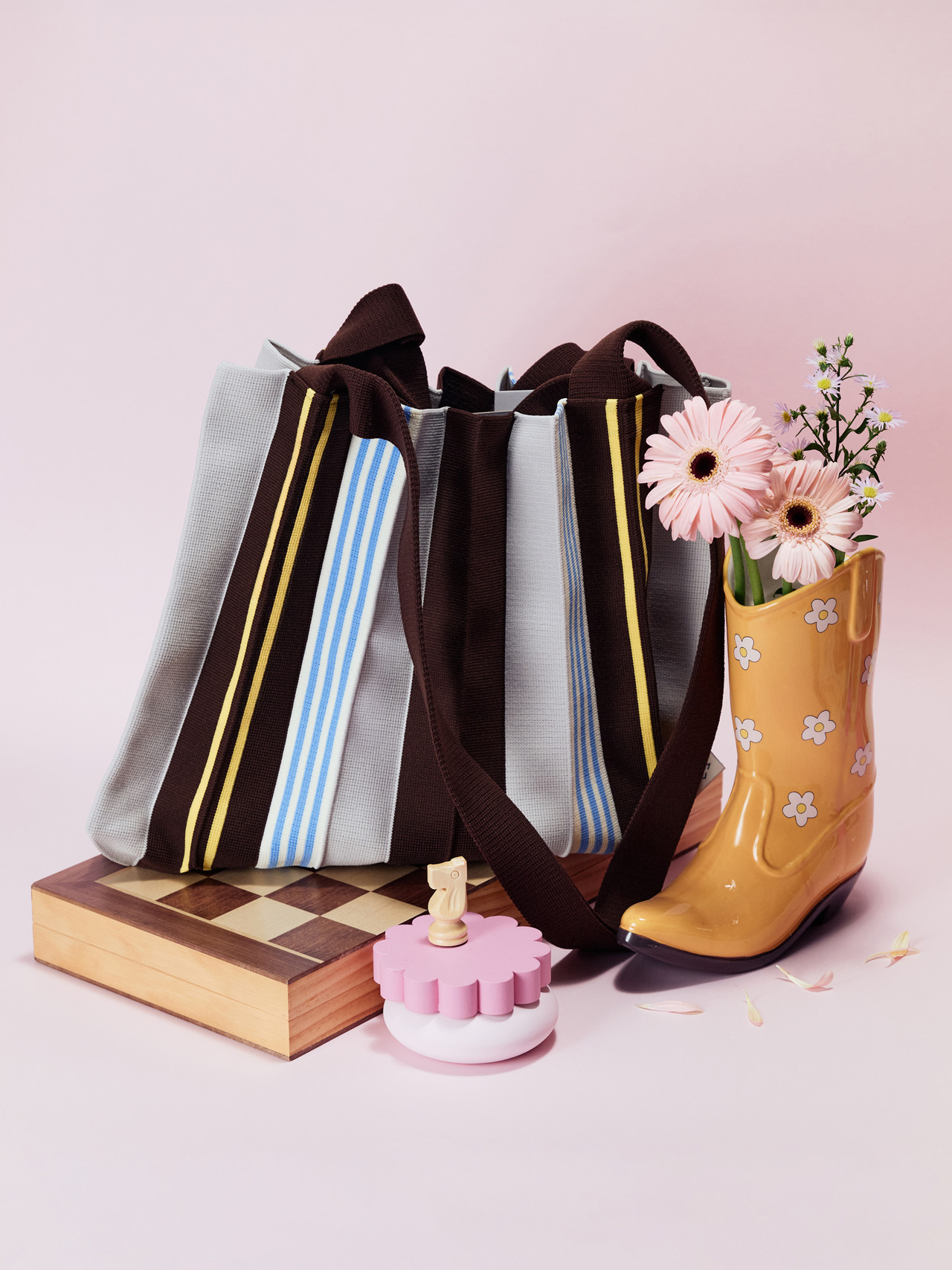 <p style="text-align: center; font-size:40px; font-weight:800; line-height:1.2em; color:#441612;">New 2Way Bag<br>&middot; Vintage Brown &middot;<br></p><p style="text-align:center; border-radius:100px; padding:20px; background:#fff; color:#441612; width:160px; margin:0 auto; margin-top:10px;">GO</p>