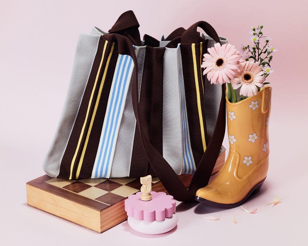 <p style="text-align: center; font-size:20px; font-weight:800; line-height:1.2em; color:#441612;">New 2Way Bag<br>· Vintage Brown ·<br><span style="font-size:18px; font-weight:400;">뉴투웨이백 빈티지브라운</span></p><p style="text-align:center; border-radius:100px; padding:15px; background:#fff; color:#441612; width:100px; margin:0 auto; margin-top:10px;">바로가기</p>