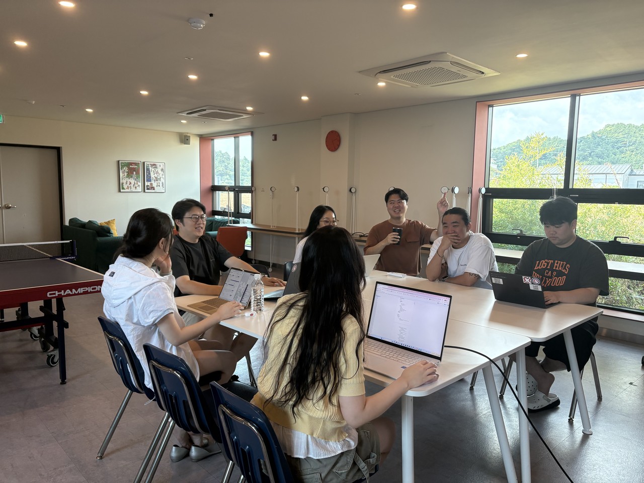 워케이션이니 워크도 해야겠지요