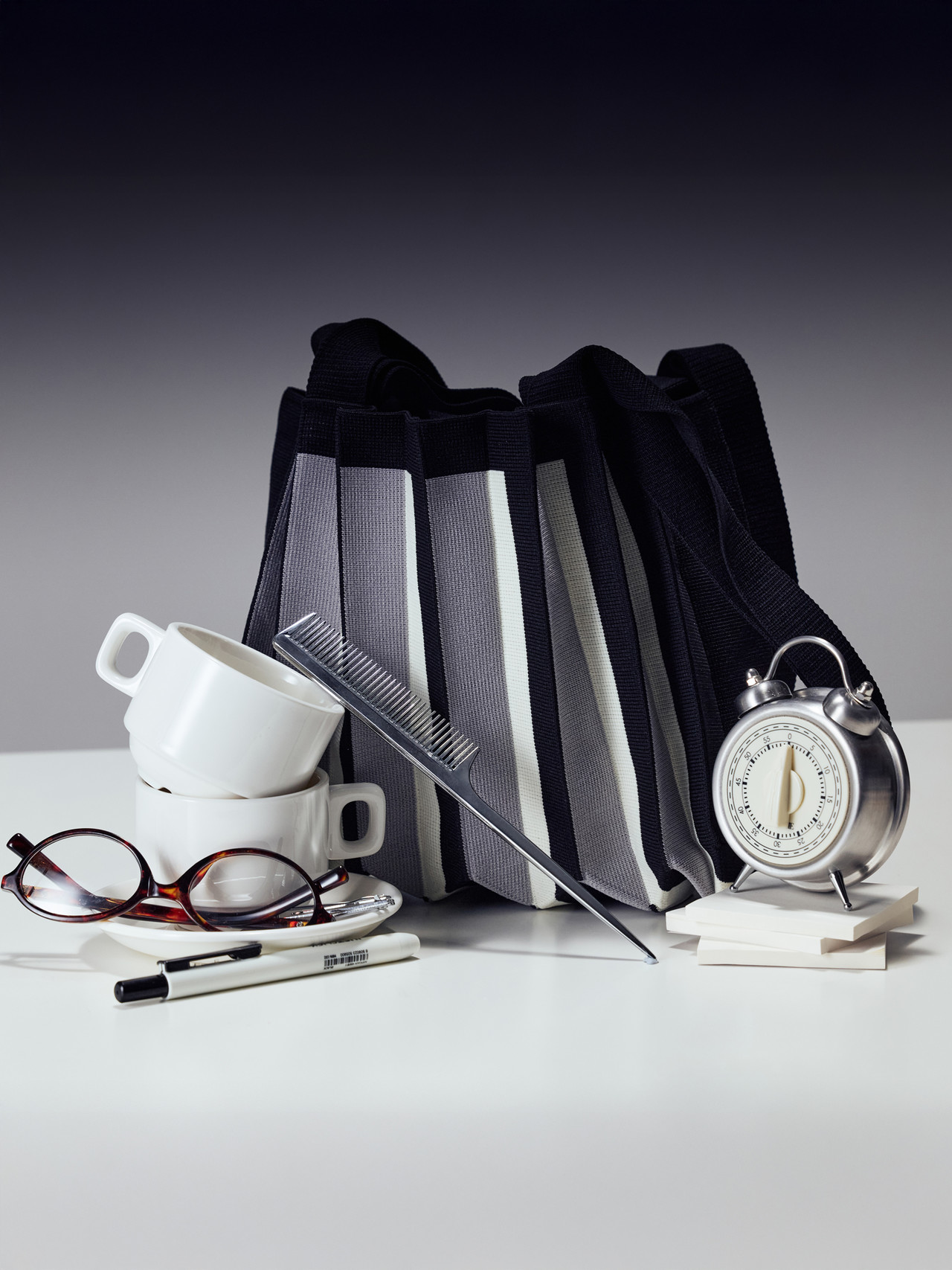 <p style="text-align: center; font-size:40px; font-weight:800; line-height:1.2em; color:#000000;">New Mini 2Way Bag<br>&middot; Classic Black &middot;<br></p><p style="text-align:center; border-radius:100px; padding:20px; background:#fff; color:#000000; width:160px; margin:0 auto; margin-top:10px;">GO</p>