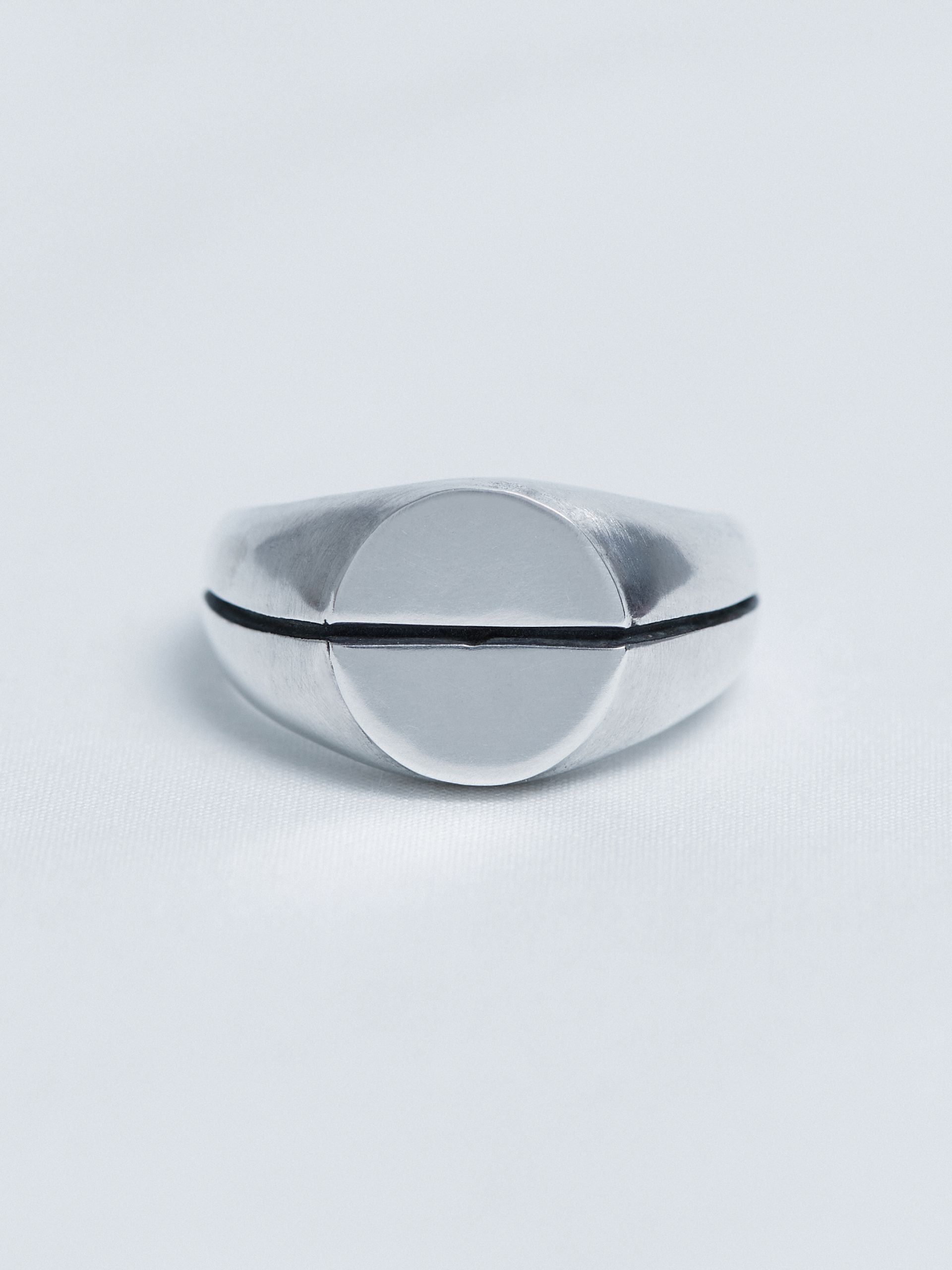 One line Circle Ring : OVERTHELINE