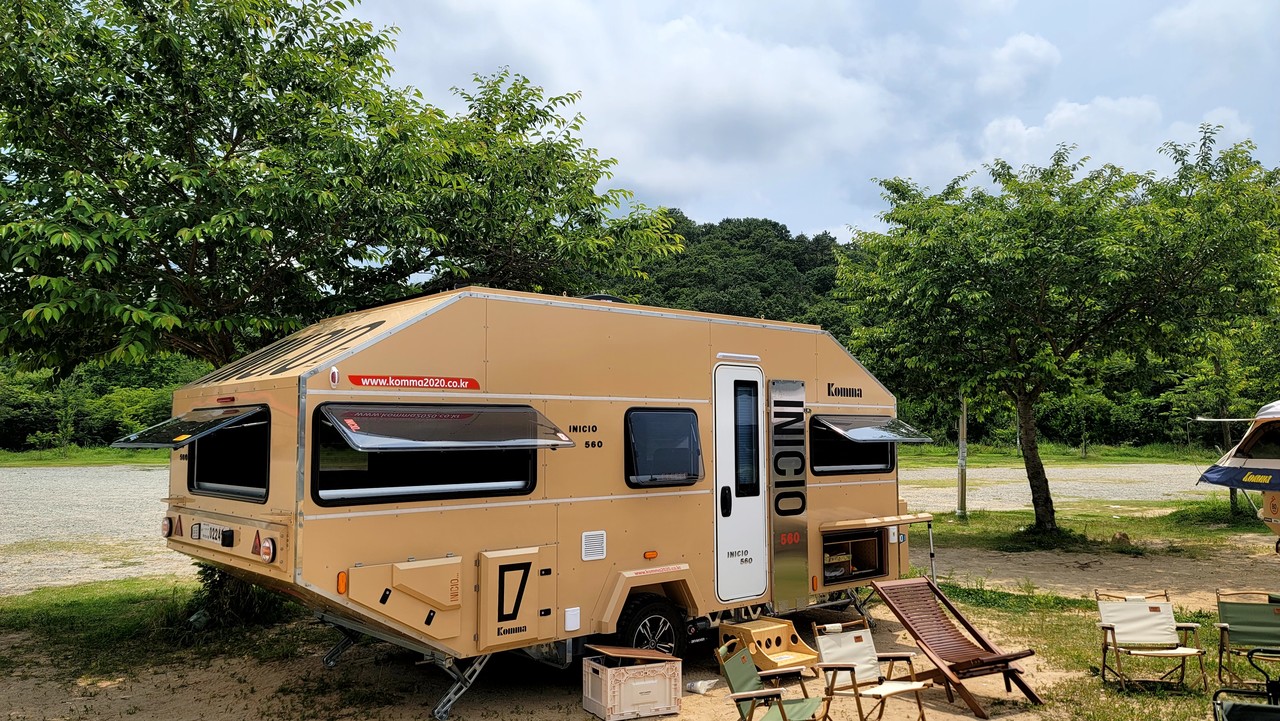 카라반 "이니시오" (캠핑)