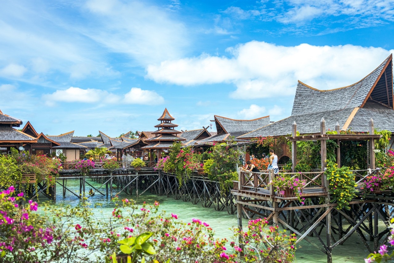 <p style="margin-left:10px;">숙박</p><h5 style="margin-left:10px">최고급 리조트</h5>