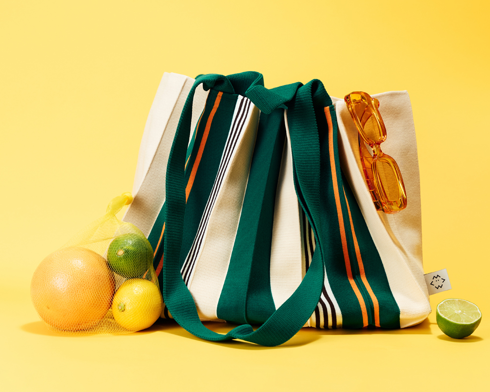 <p style="text-align: center; font-size:20px; font-weight:800; line-height:1.2em; color:#004e28;">New 2Way Bag<br>&middot; Ever Green &middot;<br><span style="font-size:16px; font-weight:400;">ニュー2WAY エバーグリーン</span></p><p style="text-align:center; border-radius:100px; padding:15px; background:#fff; color:#004e28; width:100px; margin:0 auto; margin-top:10px;">行く</p>