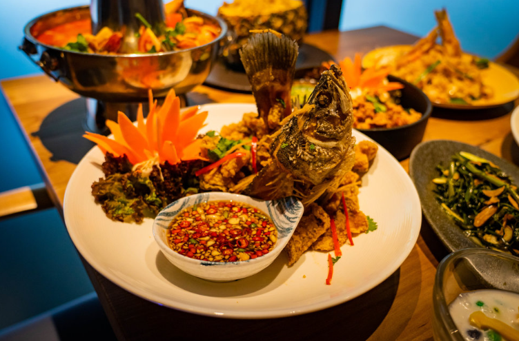 <p style="margin-left:10px;">다양한 해산물 먹거리</p><h5 style="margin-left:10px">최고의 식사 대접</h5>