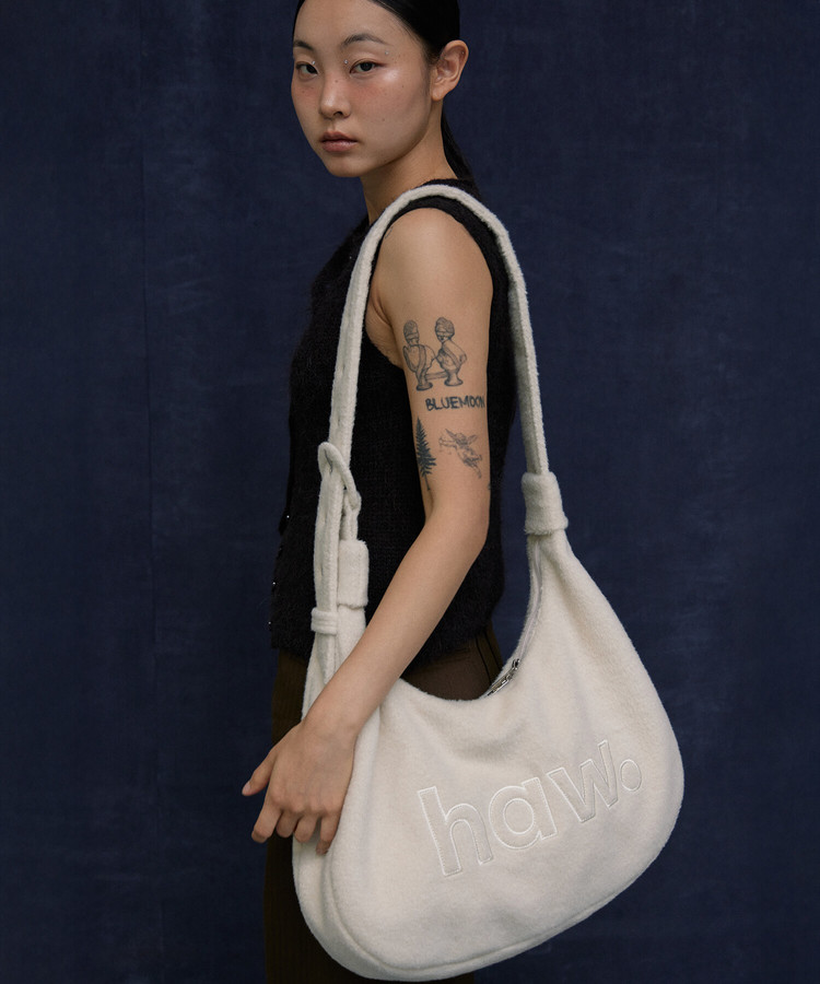 9/29 순차배송] wool cross pebble bag (IV) : 해브어웨일