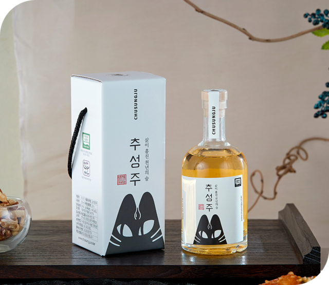 <p style="font-size:1.6rem; margin-top:24px"><strong style="font-size:1.6rem; font-weight:800;">추성주 유리병</strong><br>(유리병 단본) 25도/350㎖/일반증류주</p>