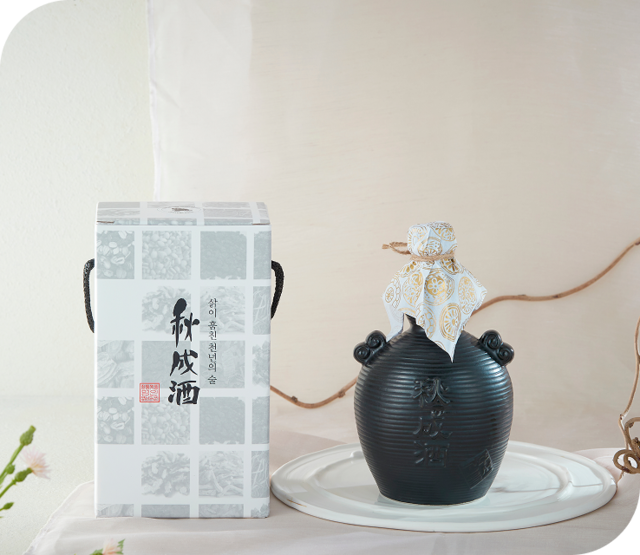 <p style="font-size:1.6rem; margin-top:24px"><strong style="font-size:1.6rem; font-weight:800;">추성주 도자기</strong><br>(도자기 단본) 25도/400㎖/일반증류주</p>