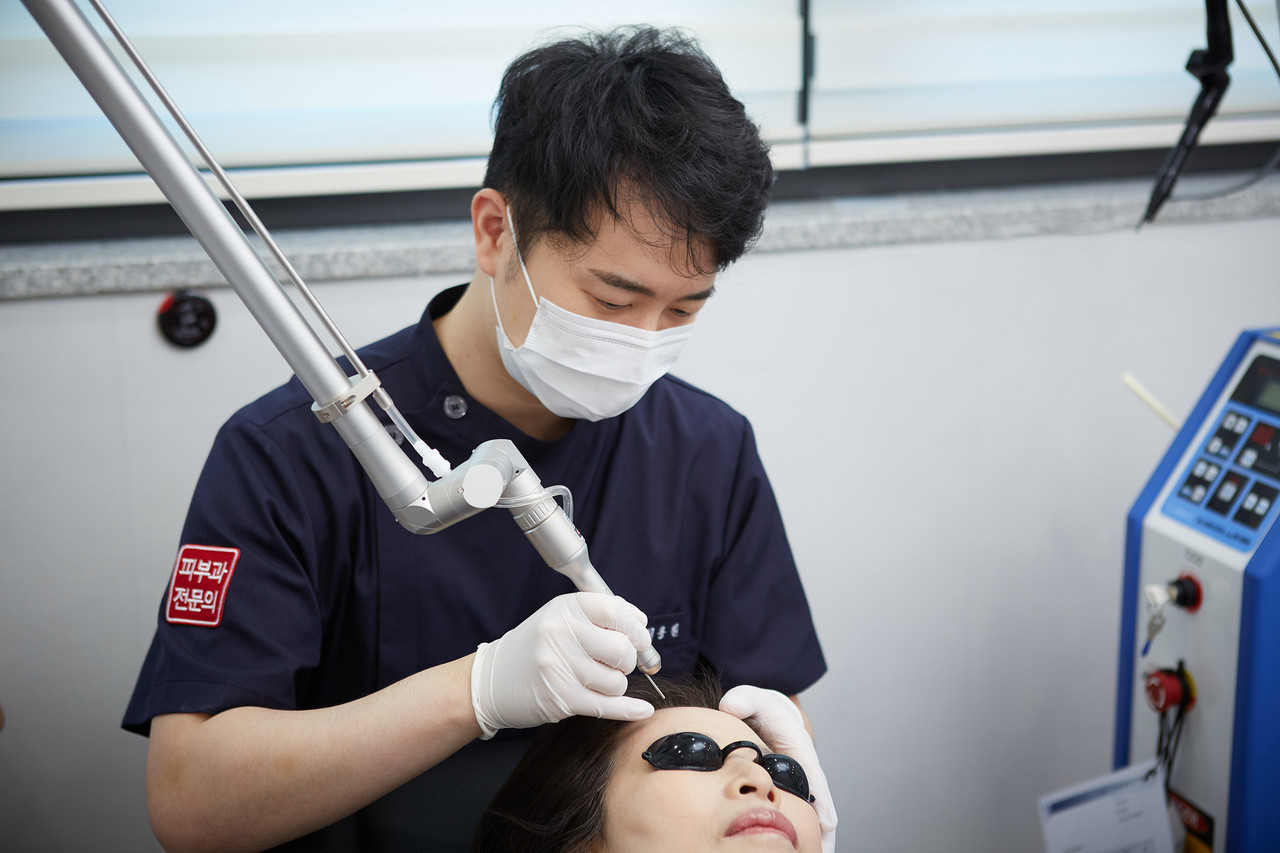 디앤써 피부과를 소개하는 시술 중 이미지