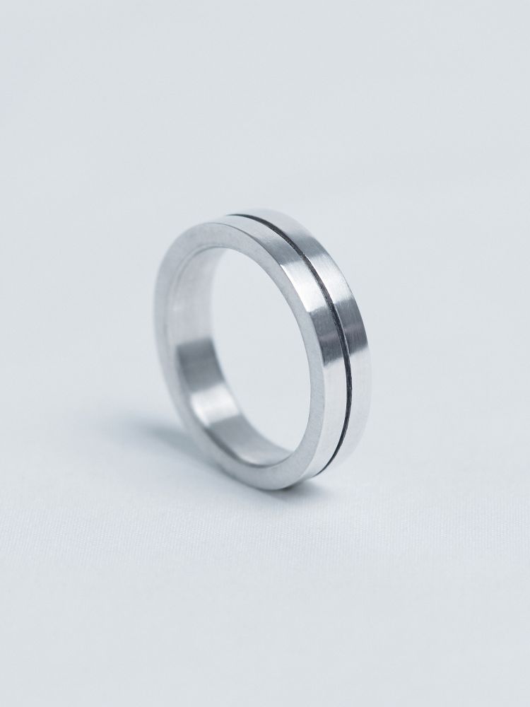 One line Thick Ring : OVERTHELINE