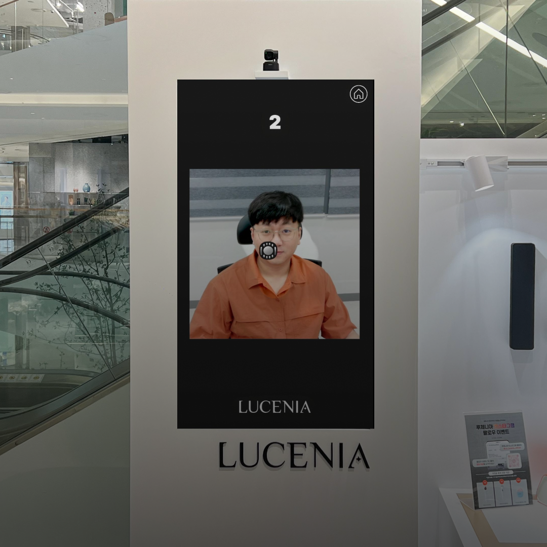 <p style="line-height: 1.1; text-align: center; position: relative; top: 60px;">   <strong style="font-weight: 900;">     <span style="font-size: 14px; letter-spacing: 0px;">뷰티 디바이스 콘텐츠</span>   </strong>   <span style="letter-spacing: 0;"><br></span>   <span style="font-size: 10px; letter-spacing: 0px;">AI 노화 필터, 카드 게임</span> </p>