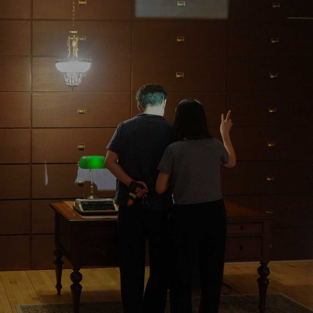 <p style="line-height: 1.1; text-align: center; position: relative; top: 60px;">   <strong style="font-weight: 900;">     <span style="font-size: 14px; letter-spacing: 0px;">남원시립김병종미술관</span>   </strong>   <span style="letter-spacing: 0;"><br></span>   <span style="font-size: 10px; letter-spacing: 0px;">아키비스트의 비밀 서가</span> </p>