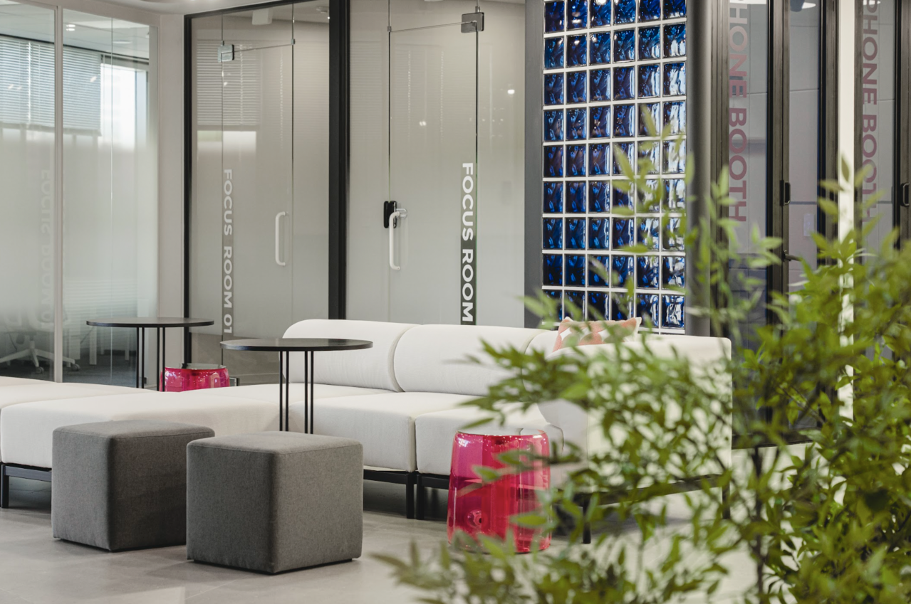 <p style="text-align:center; font-size:16px; margin-top:12px;">제대로된 휴식을 즐길 수 있는 리프레쉬 공간<br><span style="color:#666;"></span></p>