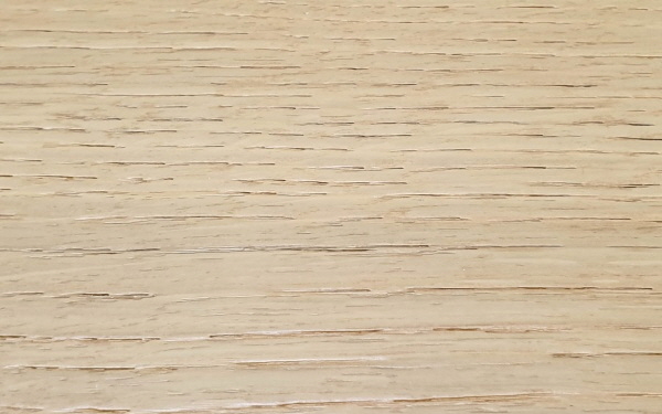 밝은 톤의 라고 색상 원목계단, 화사한 공간 연출에 적합