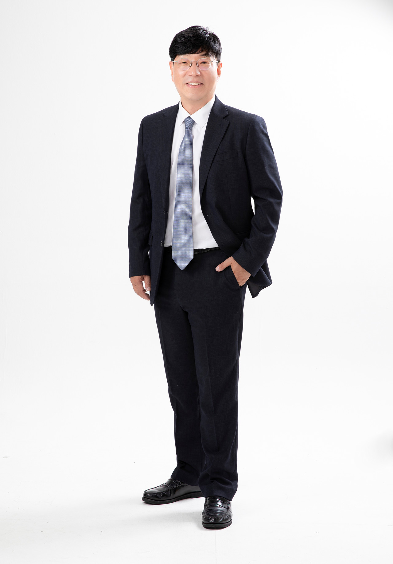 이옥겸 강사는 SKC 해외법인과 한국닛또덴코 영업이사 경험을 바탕으로 기업분석, 투자유치, 창업, HR, 디지털 리터러시를 강의하는 전문 강사입니다.