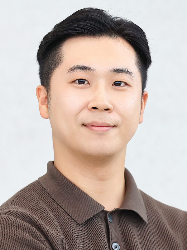 <p style="text-align: left; line-height: 1.5;"><span style="letter-spacing: 1px; font-size: 14px; color: rgb(255, 255, 255);"><strong>[국내]</strong></span> 	<br><span style="letter-spacing: 1px; font-size: 14px; color: rgb(255, 255, 255);"><strong>고령친화식품산업 </strong></span><span style="letter-spacing: 1px; font-size: 14px; color: rgb(255, 255, 255);"><strong>육성 제도 소개 </strong></span></p>  <p style="text-align: left; line-height: 1.5;"><span style="color: rgb(255, 255, 255); font-size: 13px;">김민호</span> 	<br><span style="color: rgb(255, 255, 255); font-size: 13px;">농림축산식품부 과장</span></p>