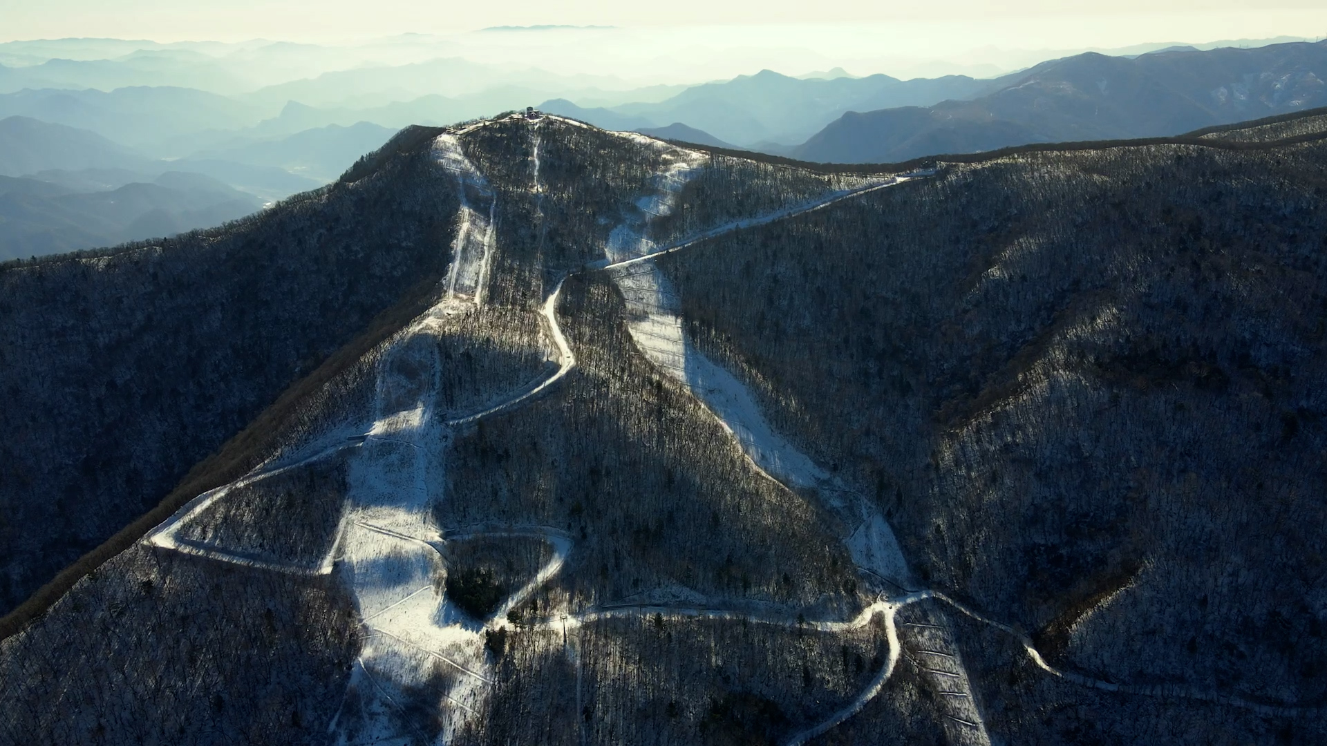 <strong>김주영, 소헤일리 코메일 감독</strong><br/>2025 │ 대한민국 │ 80분 │ 다큐멘터리 │ 전체관람가