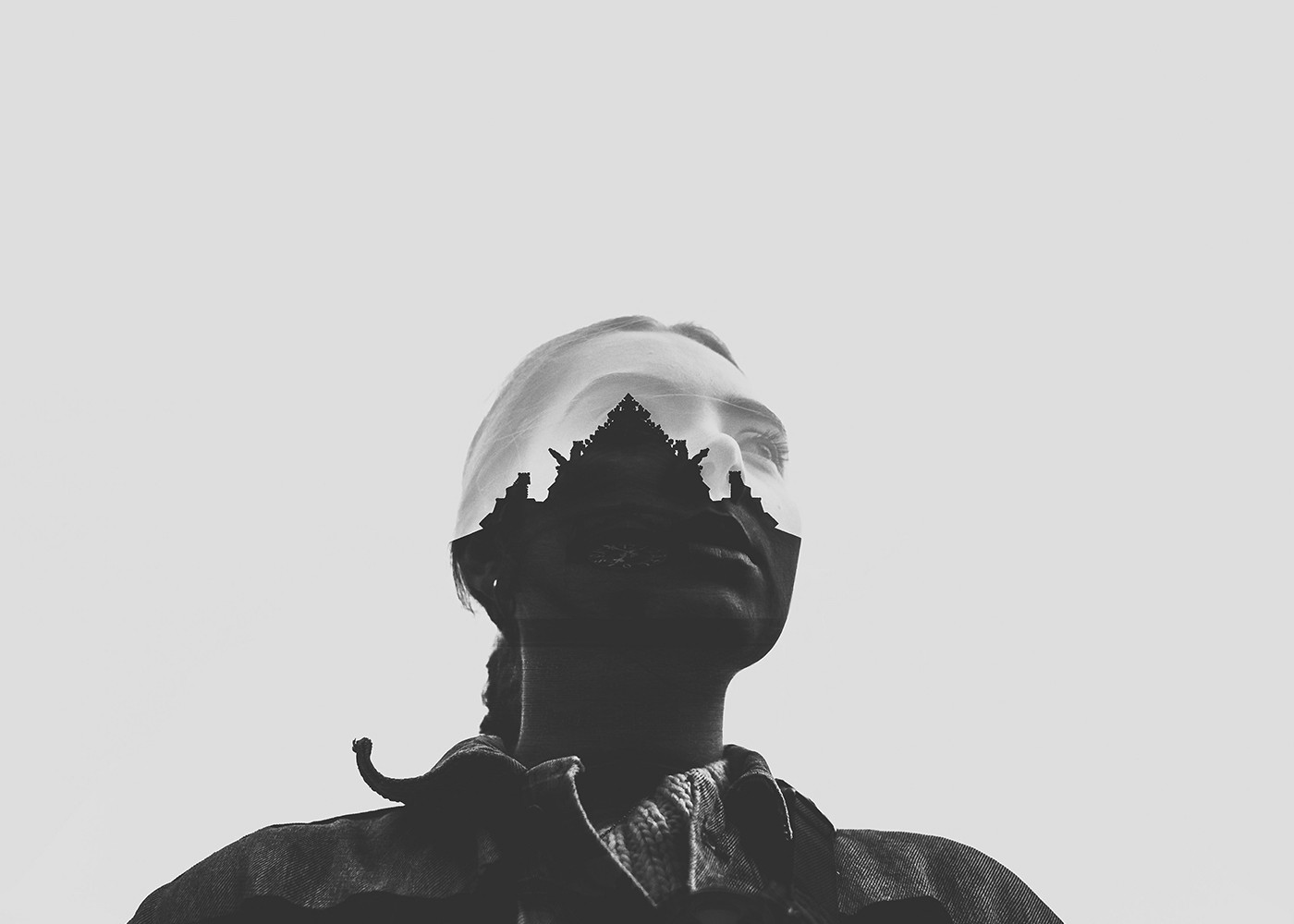 <span style="font-size: 18px;"><strong>개인정보 노출</strong></span><br><span>이름, 전화번호, 주소 등이 온라인에 퍼졌다면 즉시 삭제 요청이 필요합니다. 주요 포털, 커뮤니티, SNS에서 노출을 차단합니다.</span>