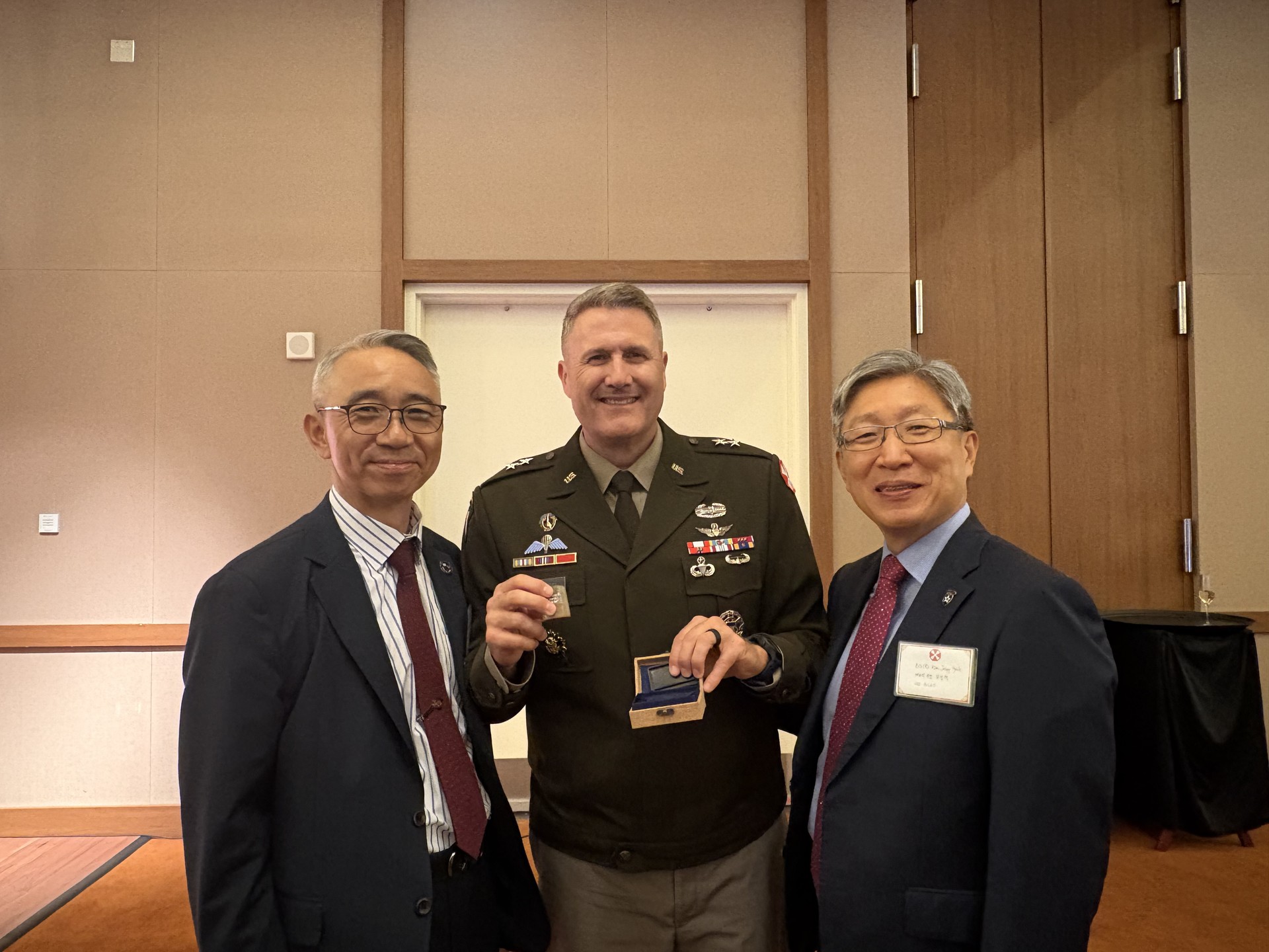 미8군 추석행사 참석 (9.29, 윤의철 회장/테일러 소장/김정혁 부회장)