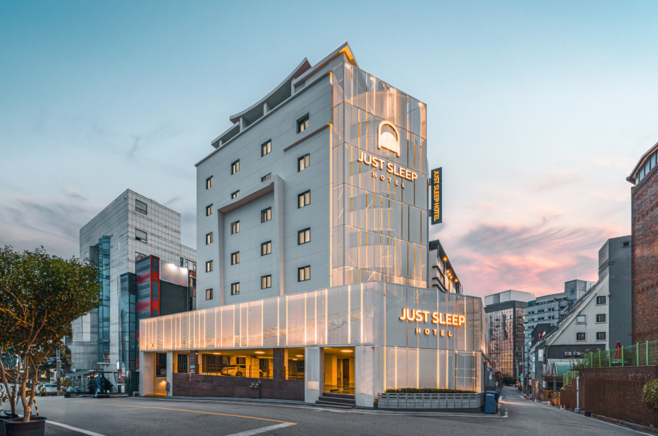 <div style="text-align:left;"> <p style="font-size:18px; font-weight:500; padding-top:10px;"> <span style="color: rgb(15, 207, 192); font-size: 18px; padding-right:10px;">2025.07</span> <span style="color: rgb(31, 34, 51);">저스트슬립호텔 천안터미널점</span></p> <p><span style="color:#999; font-size: 15px; font-weight:400;">Add. 충청남도 천안시 동남구 신부2길 36<br> Tel. 070-4154-7181</span></p> </div>