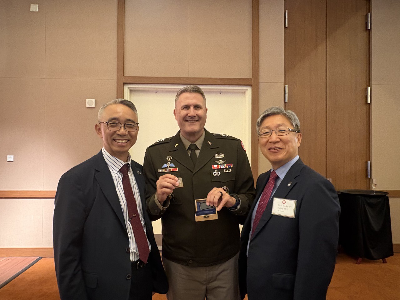 미8군 추석행사 참석 (9.29, 윤의철 회장/테일러 소장/김정혁 부회장)