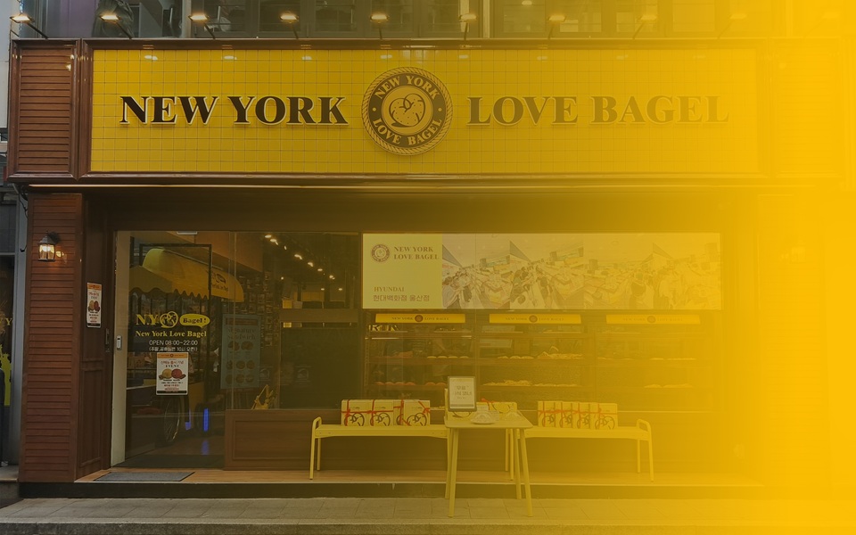 <div class="main_img1">BAGEL<br>HEAVEN</div> <div class="main_img2">내 인생 최고 베이글 맛집!<br> 뉴욕러브베이글을 만나보세요.</div> <div class="main_img_btn"><span class="btn_white_line">브랜드소개 바로가기 ></span></div>