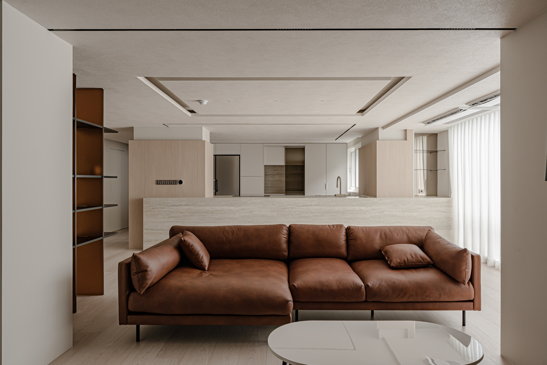 <div id="title">Apgujeong Hyundai <span></span></div>