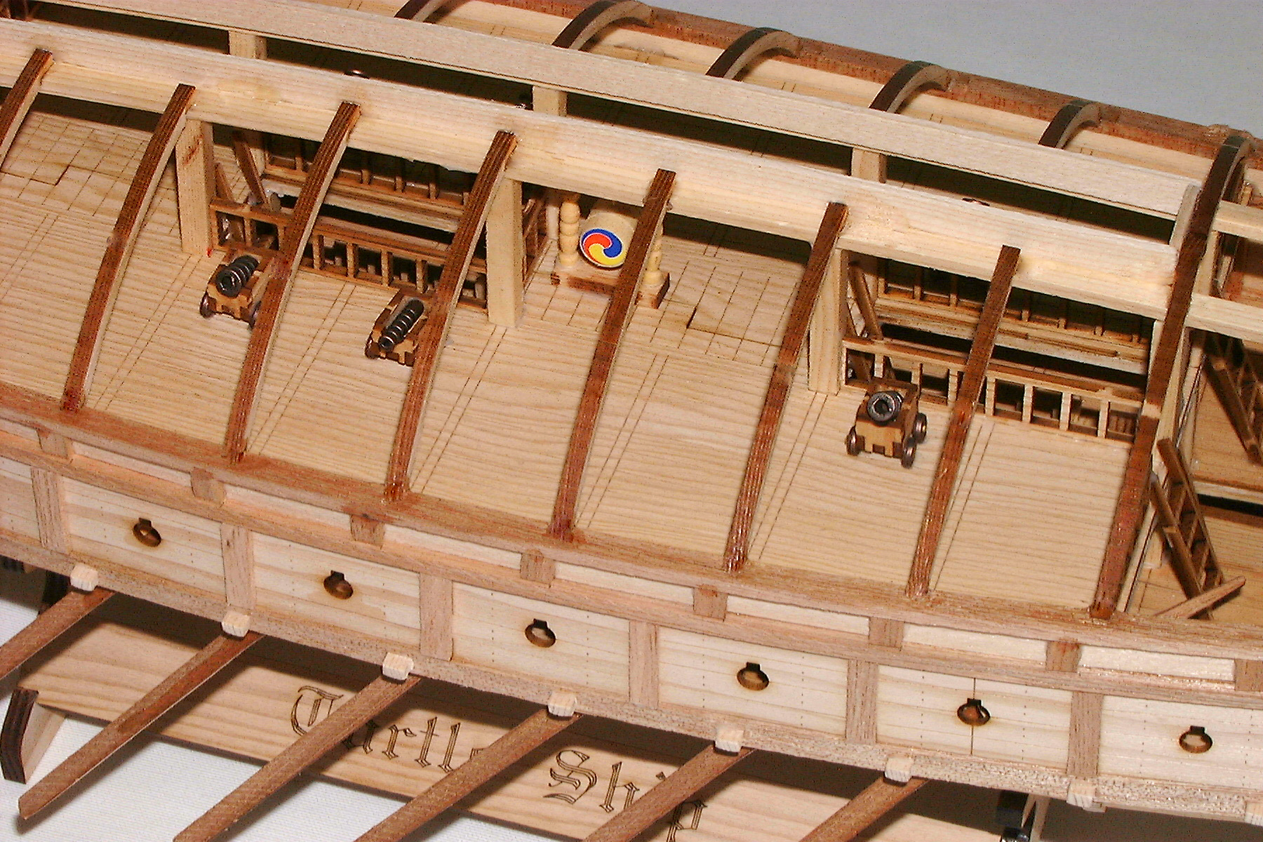 <p style="text-align: right;">1:65 거북선 내부모습 재현