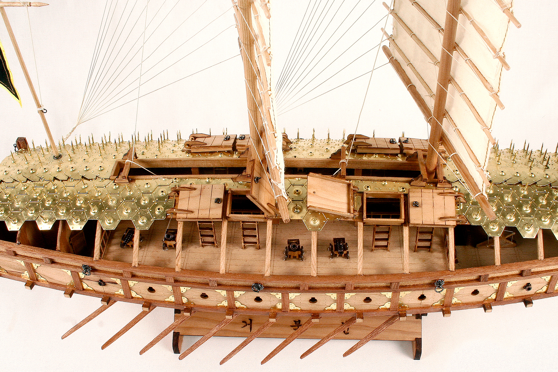 <p style="text-align: right;">1:65 거북선 내부, 외부 모습 재현