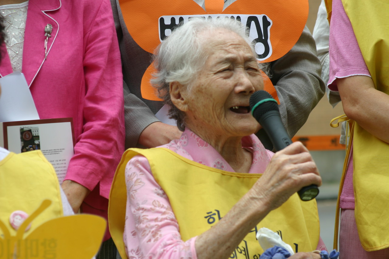 2007년 7월 31일 ‘위안부’ 결의안 미하원 본회 통과 기념 기자회견(P2-0358_20070731)