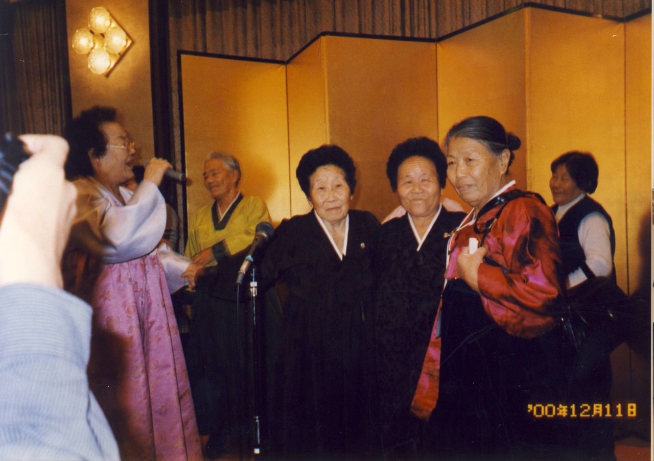 2000년 12월 8일~12일 일본 도쿄에서 열린 2000년 일본군 성노예 전범 여성국제전범법정에 참여한 모습 (IMAGE0227_001211 여성국제전범법정(6))