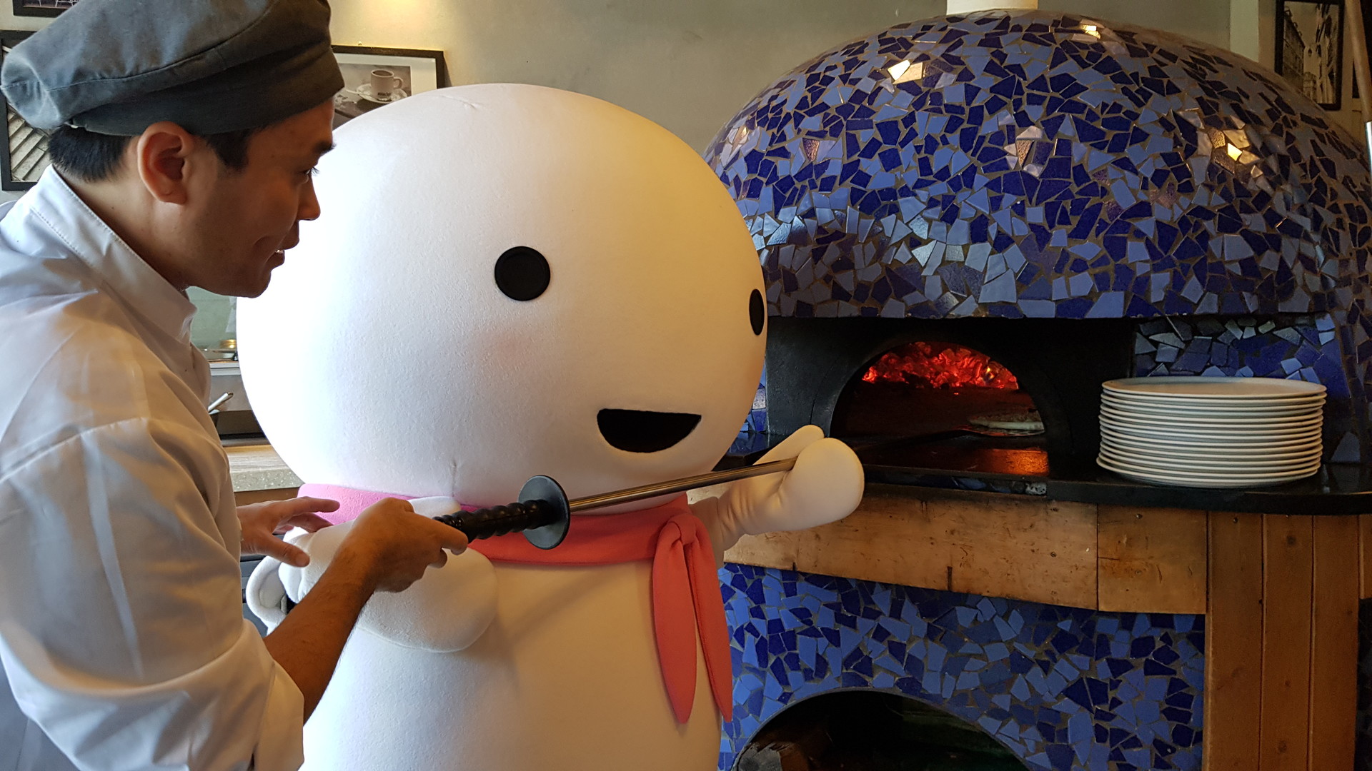 Make Your Own Wood-Fired Pizza!    Tel:+82 (0)31-580-8056    At Ddanji Pub, Nami Island's Italian pizza specialty restaurant,  create unforgettable memories by making your own dough and baking pizza in a traditional wood-fired oven!