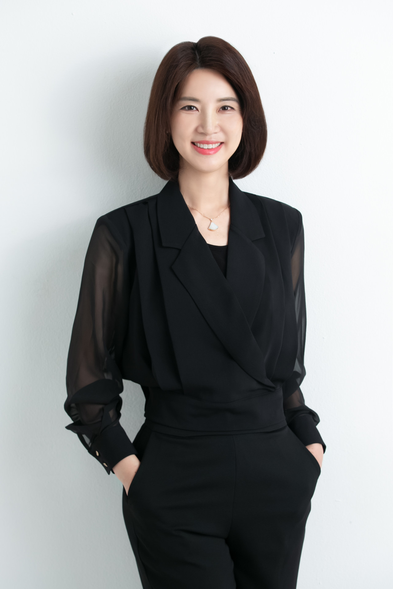 </br><p style = "font-size:30px; color: #0a3d62">대표원장 <b>배교수</b></p>