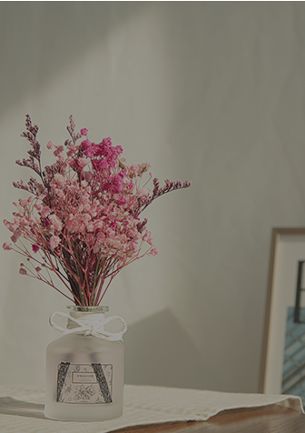 <div class="tb-text-group"><p class="t-text">원조 생화향 전문기업</p><p class="b-text">2015년 최초 상표등록, 업계 표준이 된 라비주얼의 단일 생화향</p></div>