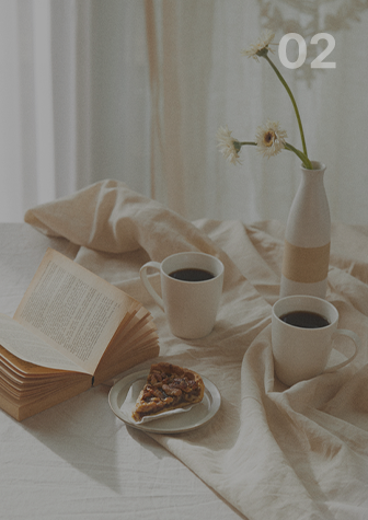 <div class="tb-text-group01"><p class="t-text01">Place</p><p class="b-text01">조도 / 음악 / 소품까지,<br>로컬 감도로 큐레이션</p></div>