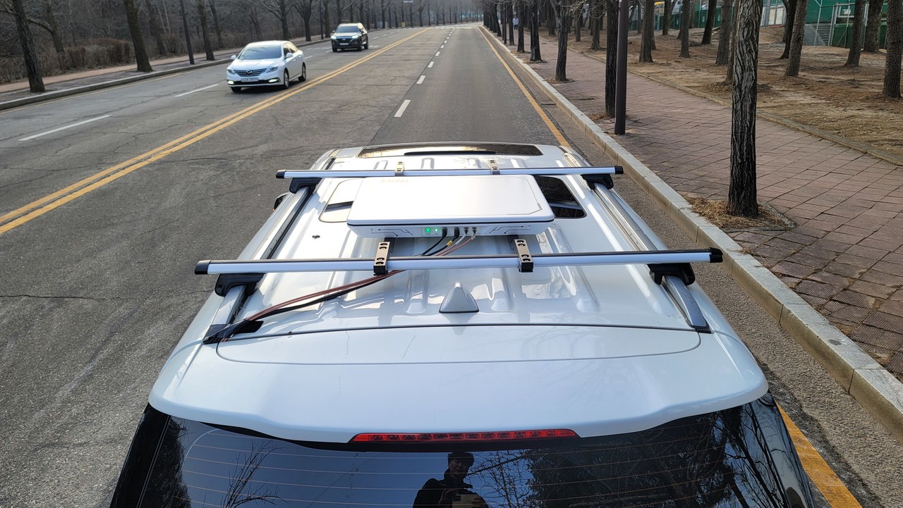 <p class="soln_tit">Vehicle OTM Antenna Solution</p>