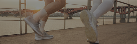 <div class="tb-text-group"><span class="t-text">Run & Glow Night</span><p class="b-text"><i>“러닝으로 시작하니 대화가 편했습니다.” - 현우</i></p></div>