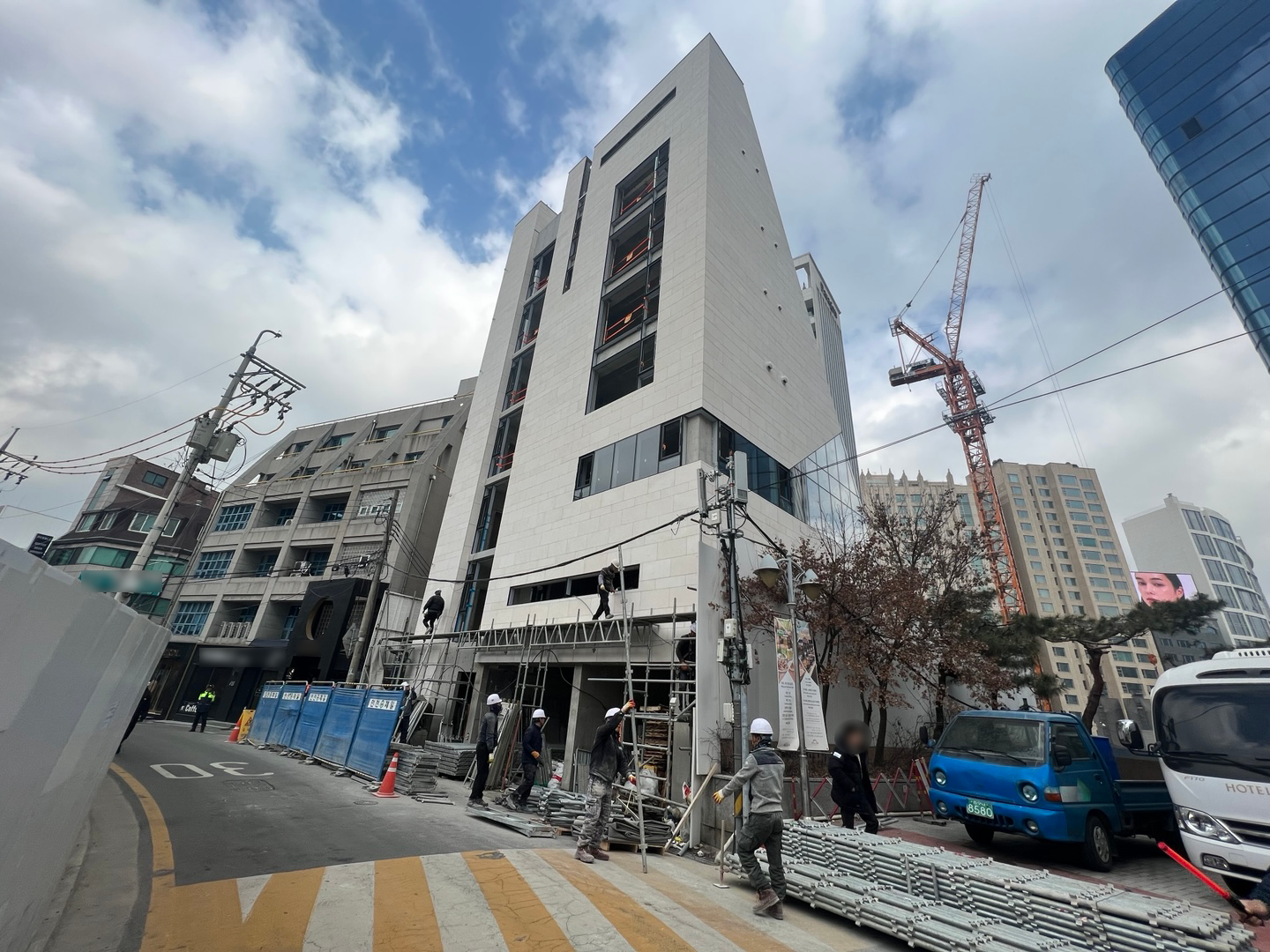 <p align=left>서울시<br>근린생활시설공사<br>이신범<br>2024