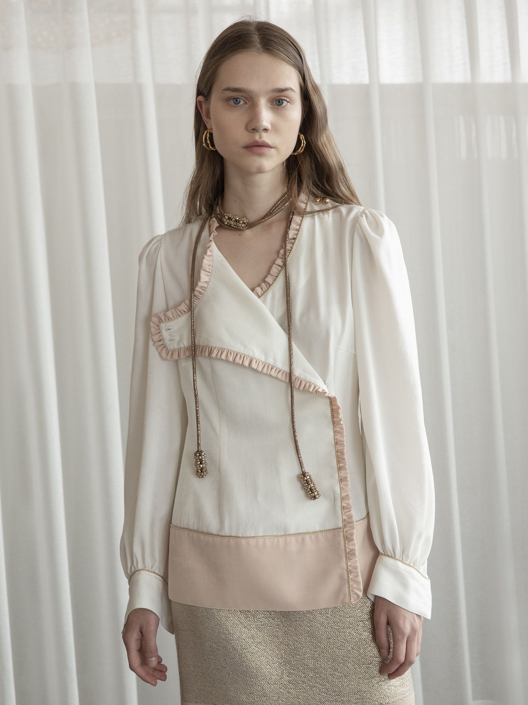 (21AW) Cahiers_Frill-trimmed Wrap-effect Blouse : wink. - Global B2B ...