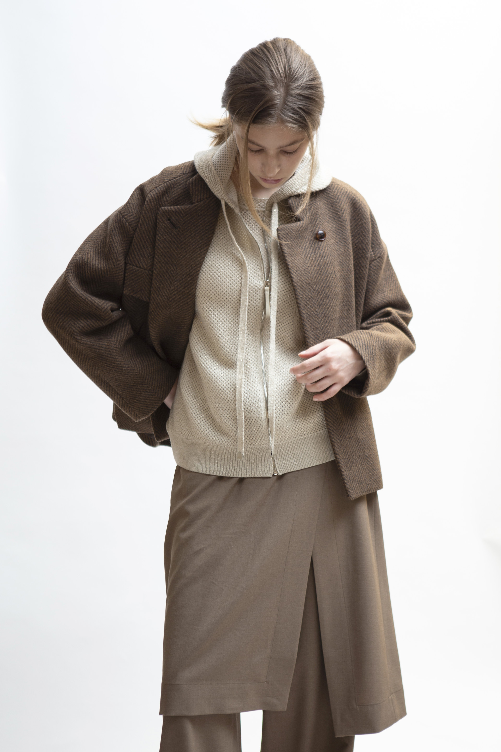 <P><span style="font-size: 20px; color:#fff;">2025 FALL WINTER</span><h6 style="line-height:0.7;"> <span style="font-size: 40px; color:#fff;">DO THE BEAUTIFUL</span></h6> <P>