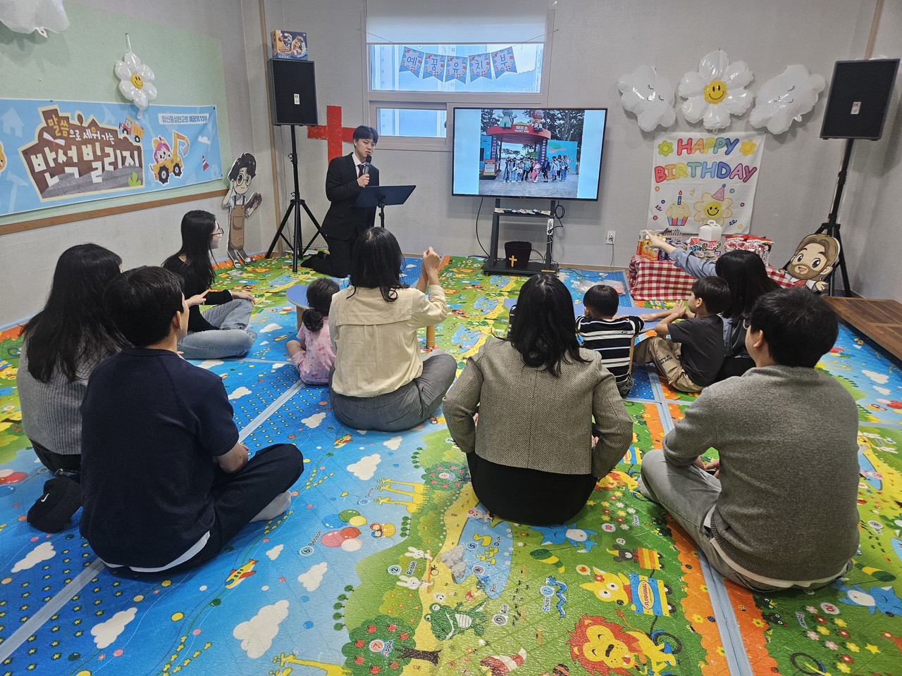 <h3 style="       margin: 0;       font-size: clamp(20px, 2.5vw, 40px);       font-weight: 600;       line-height: 1.2;     ">       예꿈 유치부     </h3>      <hr style="       width: 40px;       border: 1px solid white;       margin: 10px auto;     ">      <p style="       margin: 0;       font-size: clamp(14px, 1.5vw, 32px);     ">       3세 ~ 7세     </p>