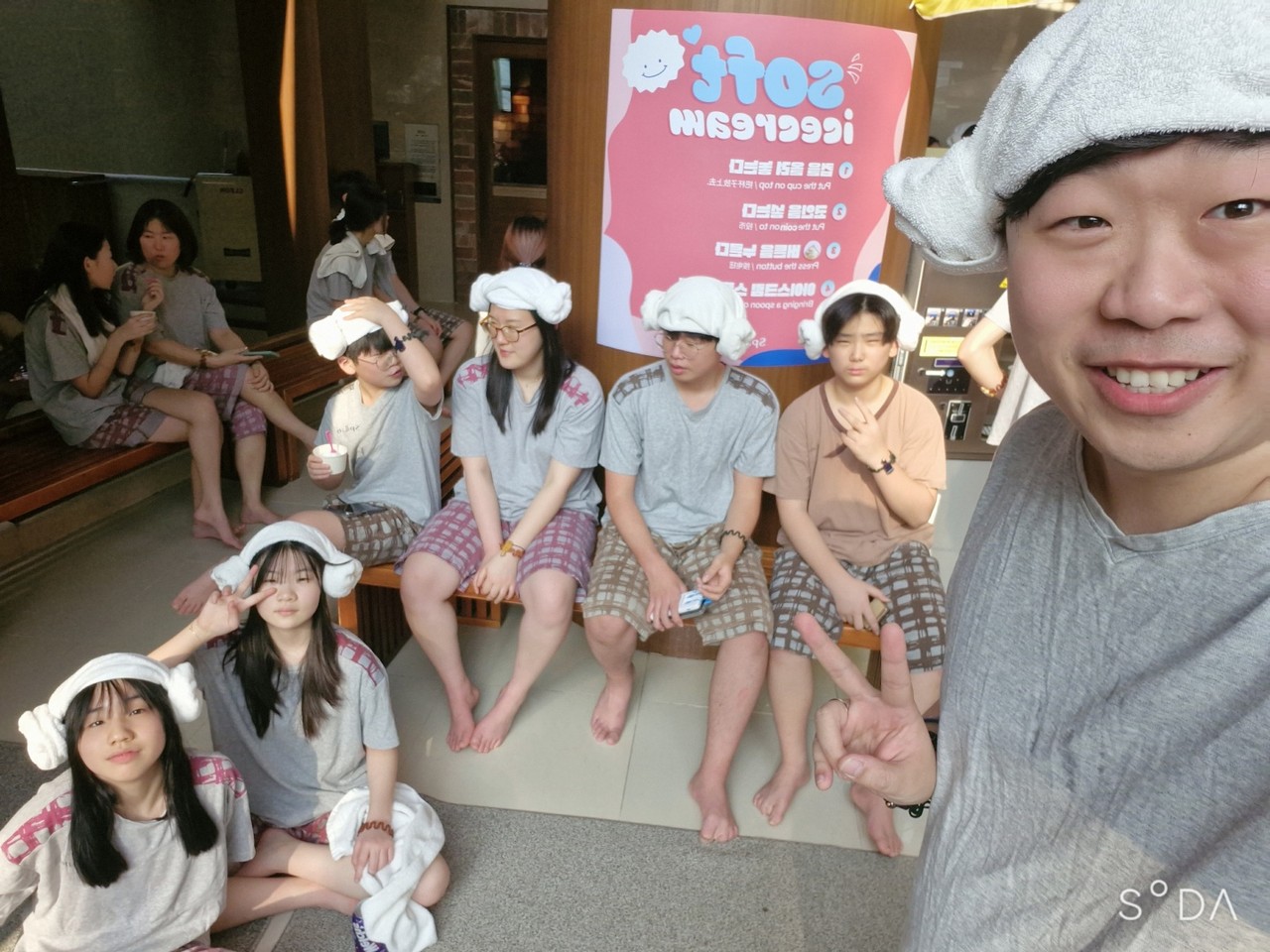 <h3 style="       margin: 0;       font-size: clamp(20px, 2.5vw, 40px);       font-weight: 600;       line-height: 1.2;     ">       스티그마 청소년부     </h3>      <hr style="       width: 40px;       border: 1px solid white;       margin: 10px auto;     ">      <p style="       margin: 0;       font-size: clamp(14px, 1.5vw, 32px);     ">       14세 ~ 19세     </p>