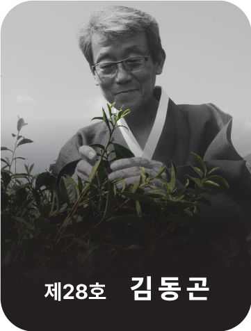 <div class="store-info" data-keyword="28 28호 김동곤">      <strong class="store-name">           雨前茶           <span style="font-size: 80%;"><br>(食品类)</span>      </strong>      <p class="store-address">           庆尚南道 河东郡 花开面 花开路 30      </p>      <p class="store-tel">           <a href="tel:+82-55-883-2449">+82-55-883-2449</a>      </p>      <p class="store-site">           <a href="https://www.sktea.com/" target="_blank" rel="noopener noreferrer">                www.sktea.com           </a>      </p> </div>