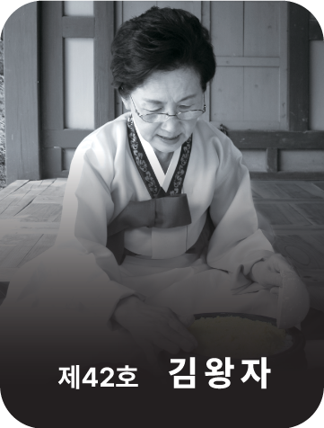 <div class="store-info" data-keyword="42 42호 김왕자">      <strong class="store-name">           栳饼, 神饼           <span style="font-size: 80%;"><br>(食品类)</span>      </strong>      <p class="store-address">           京畿道 果川市 别样路 28      </p>      <p class="store-tel">           <a href="tel:+82-2-757-3340">+82-2-757-3340</a>      </p> </div>